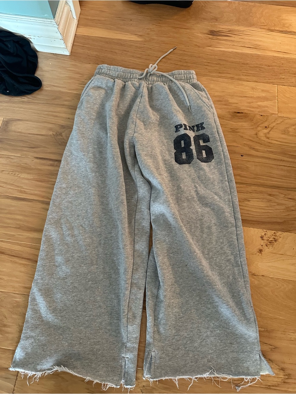PINK Victoria's Secret Gray Wide-Leg Sweatpants Navy '86 Graphic small petite